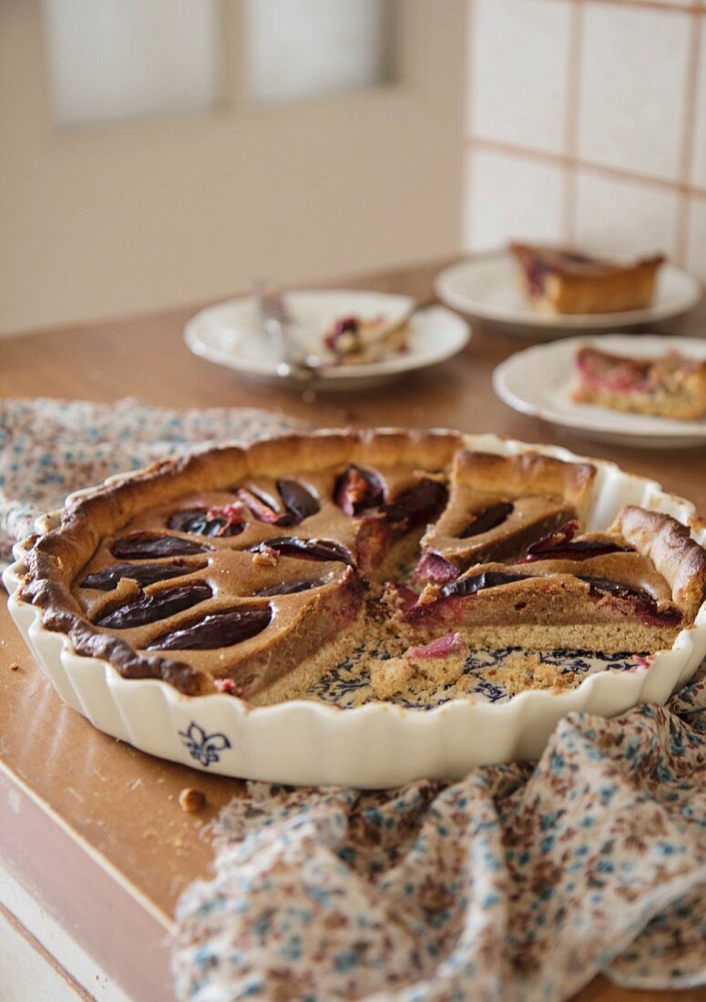 A wholemeal tart with hazelnut cream and plums