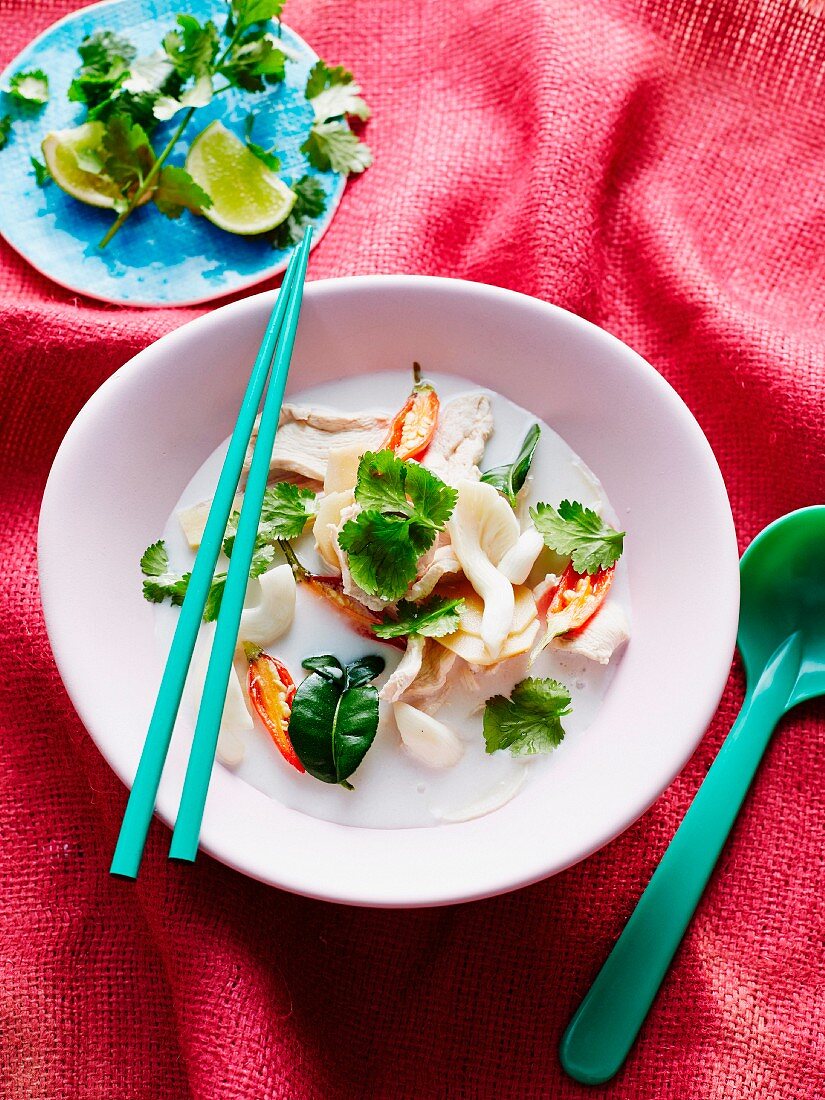 Tom Khaa Gai (Kokossuppe mit Hühnerfleisch, Thailand)