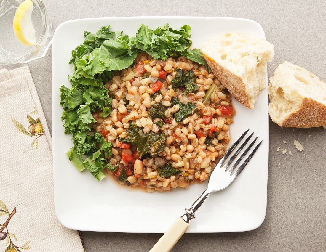 Dinkelsalat mit Stengenlkohl