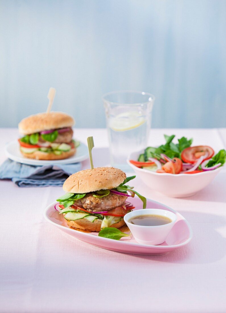 Chicken burgers with red onions, cucumber and tomatoes