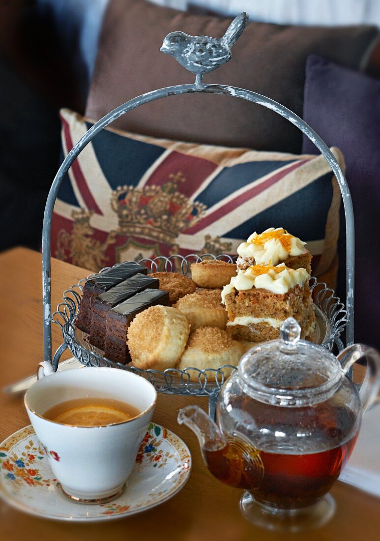 Kuchen und Biscuits zur Teatime im Restaurant