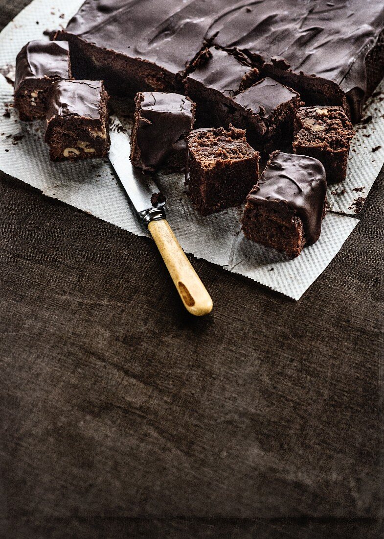 Brownies on kitchen paper with a knife