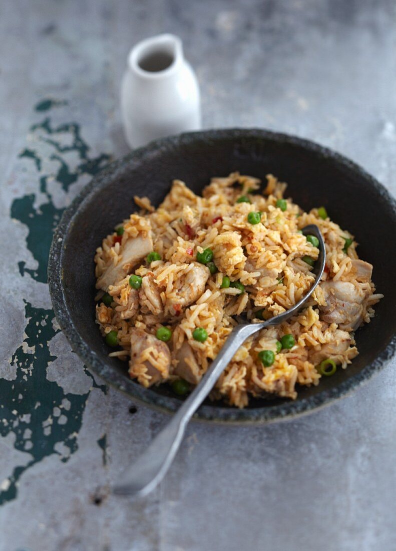 Fried rice with chicken and peas (China)