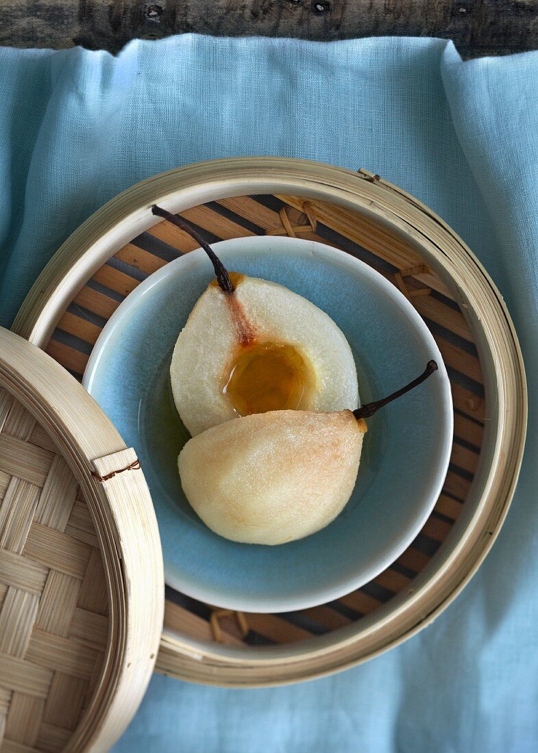 Steamed pears with honey (China)