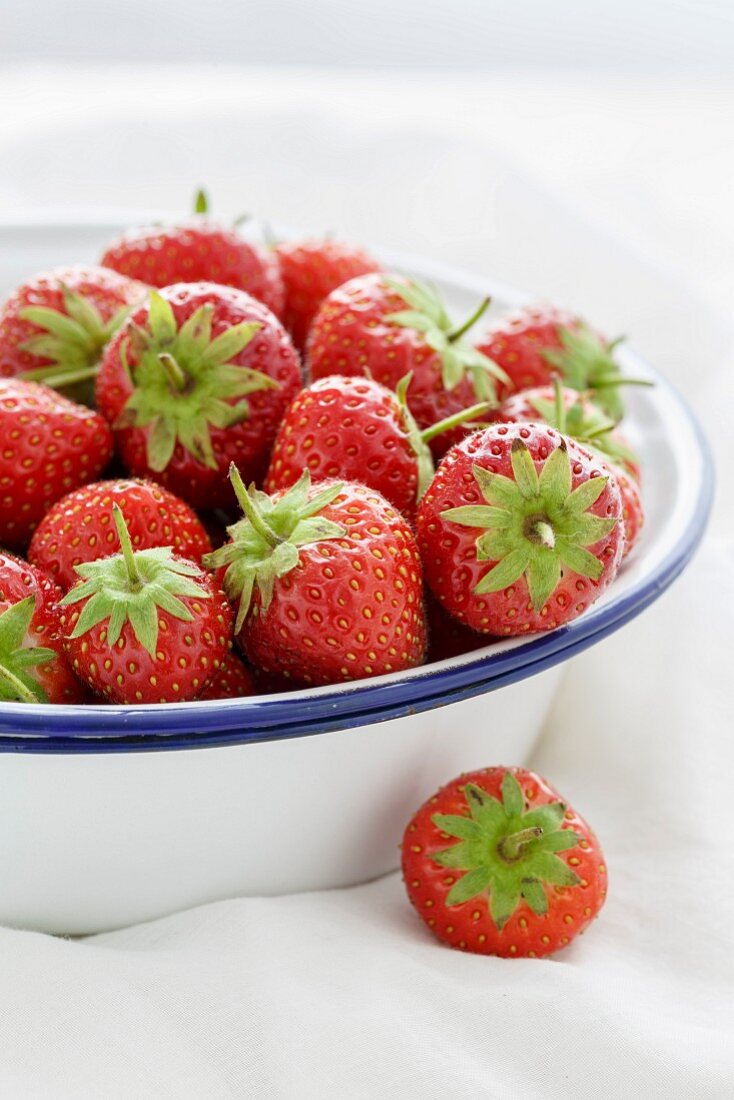 Strawberries in an enamel bowl