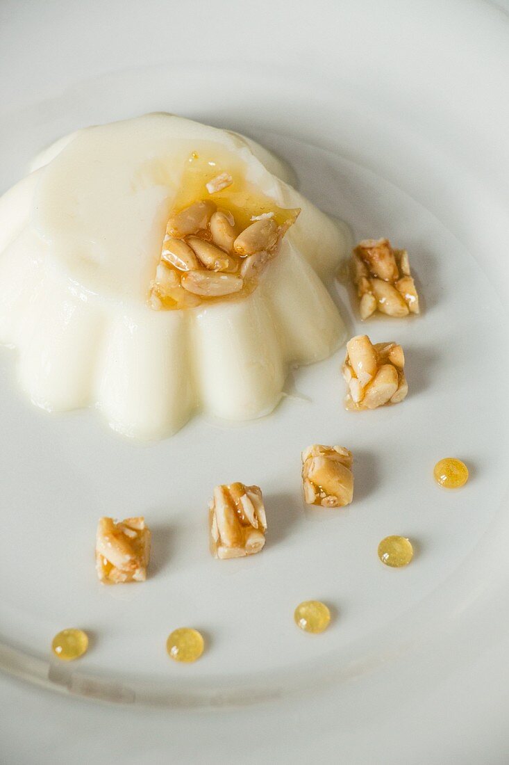 Panna Cotta mit Mandelkrokant