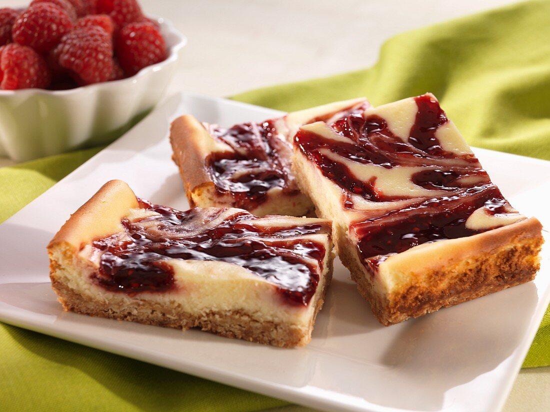 Tray-baked raspberry cheesecake