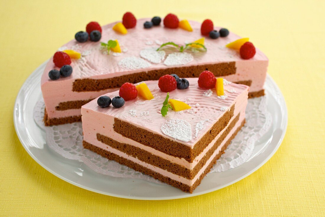 Berry cream cake