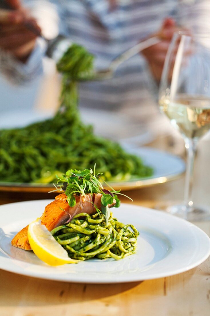 Linguine with pesto and salmon fillet