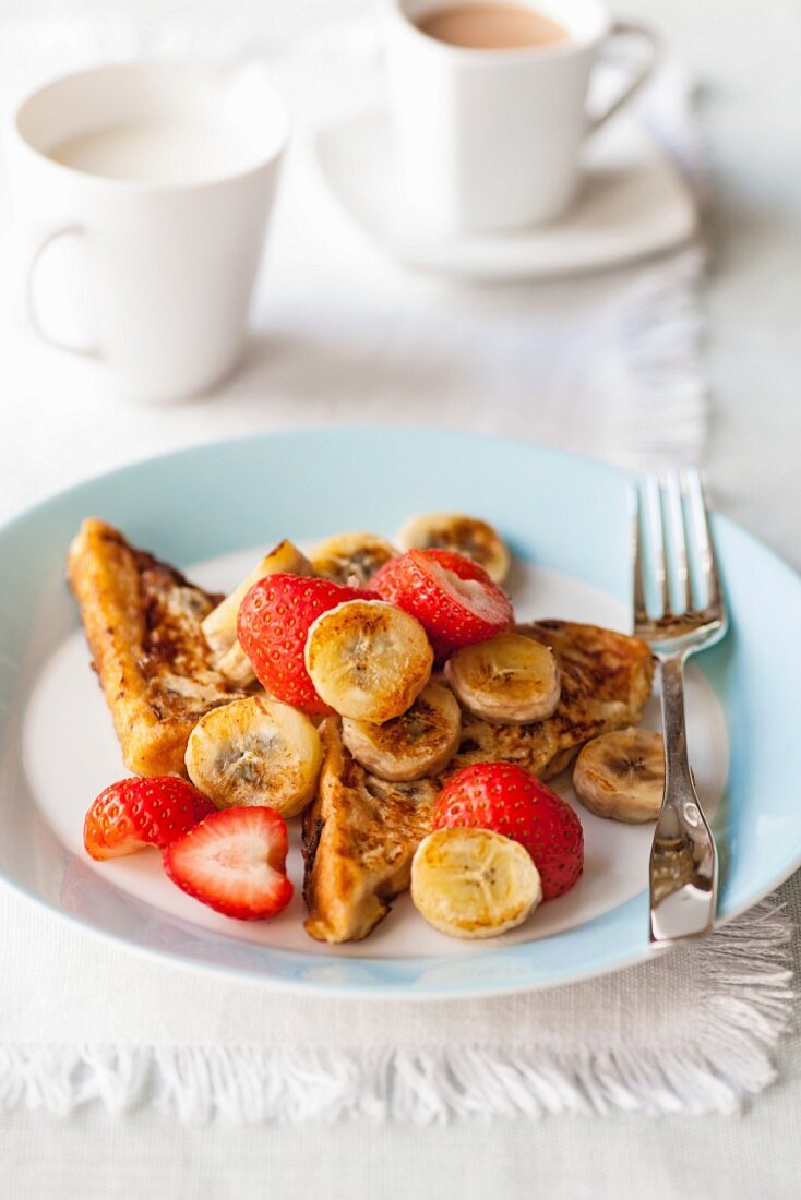 French toast with bananas and strawberries