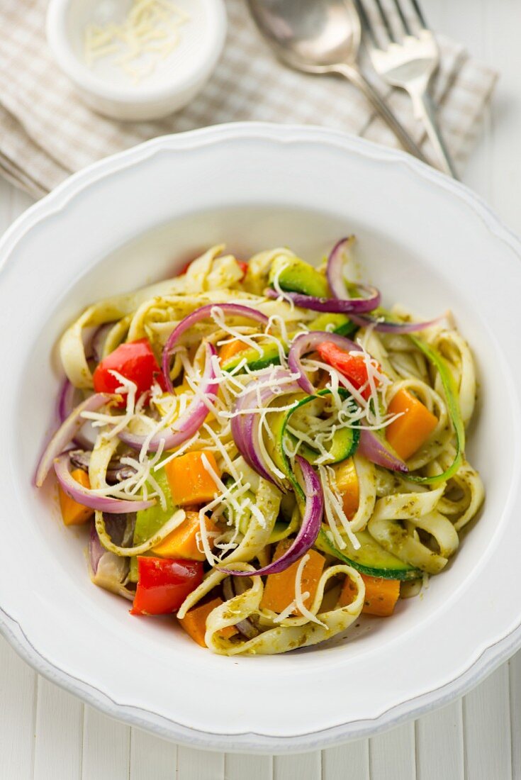 Pesto tagliatelle with vegetables