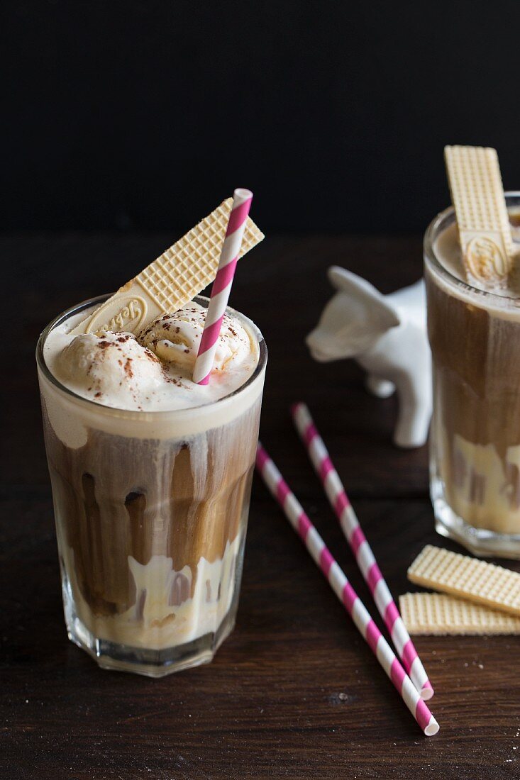 Vietnamesischer Eiskaffee mit gesüßter Kondensmilch und Vanilleeis