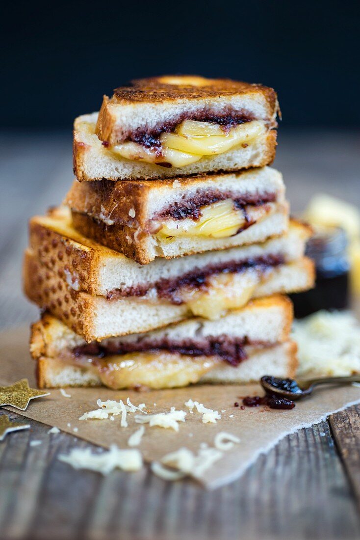 A grilled cheese sandwich with Comté cheese and cranberry relish