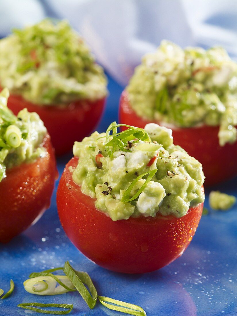 Guacamole im Tomatenkörbchen