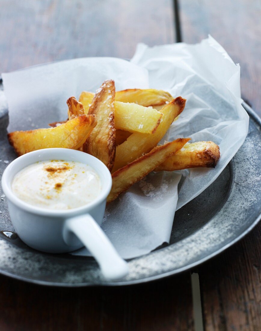 Pommes frites mit Dip