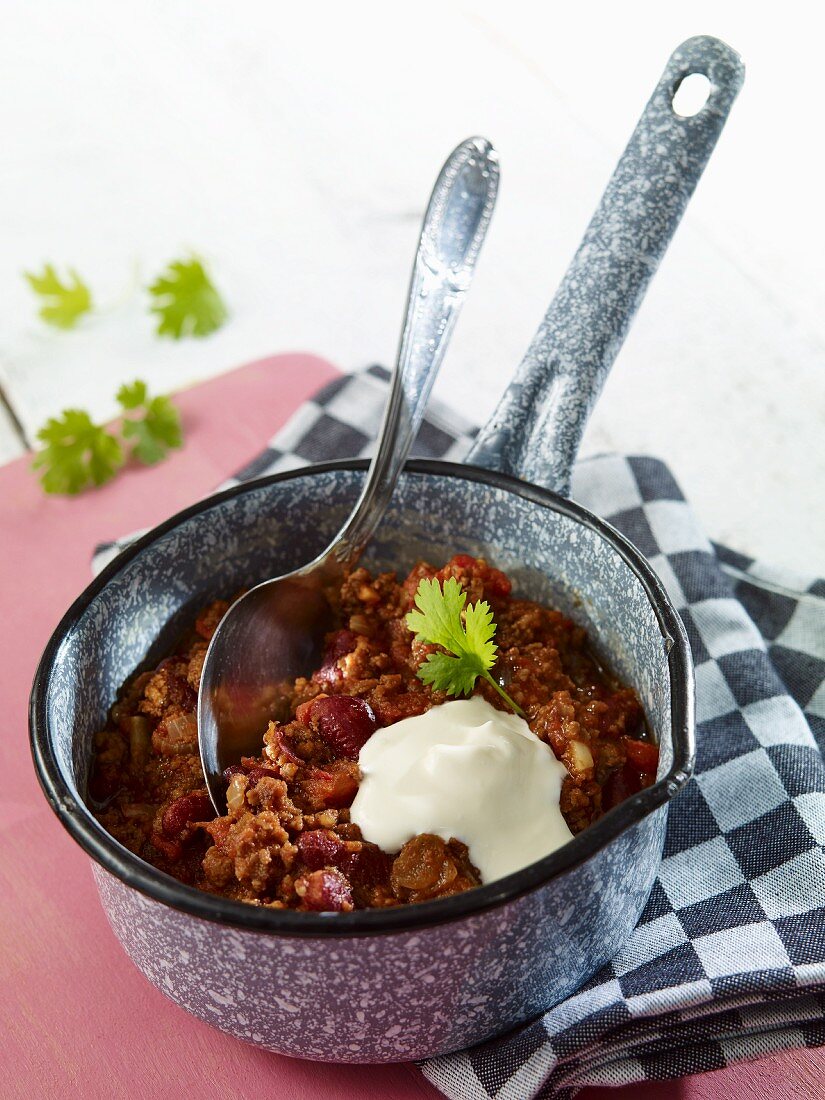 Chilli con carne with sour cream