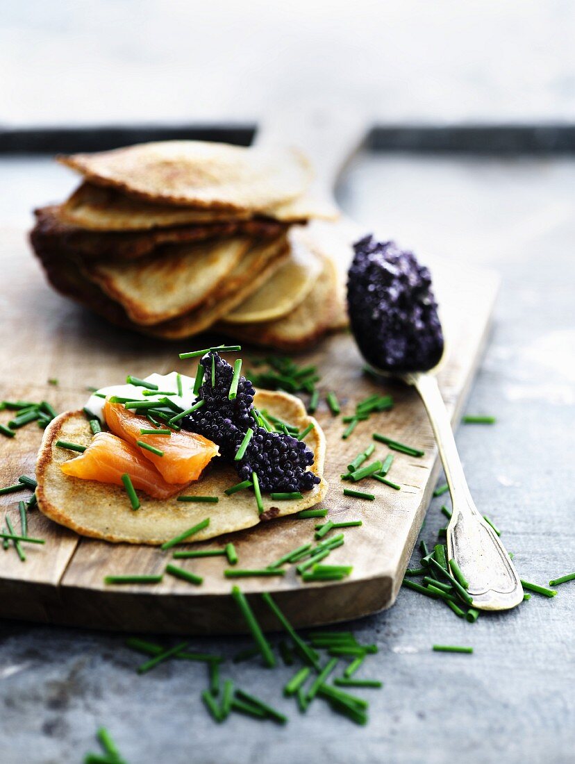 Blinis with smoked salmon, caviar and chives