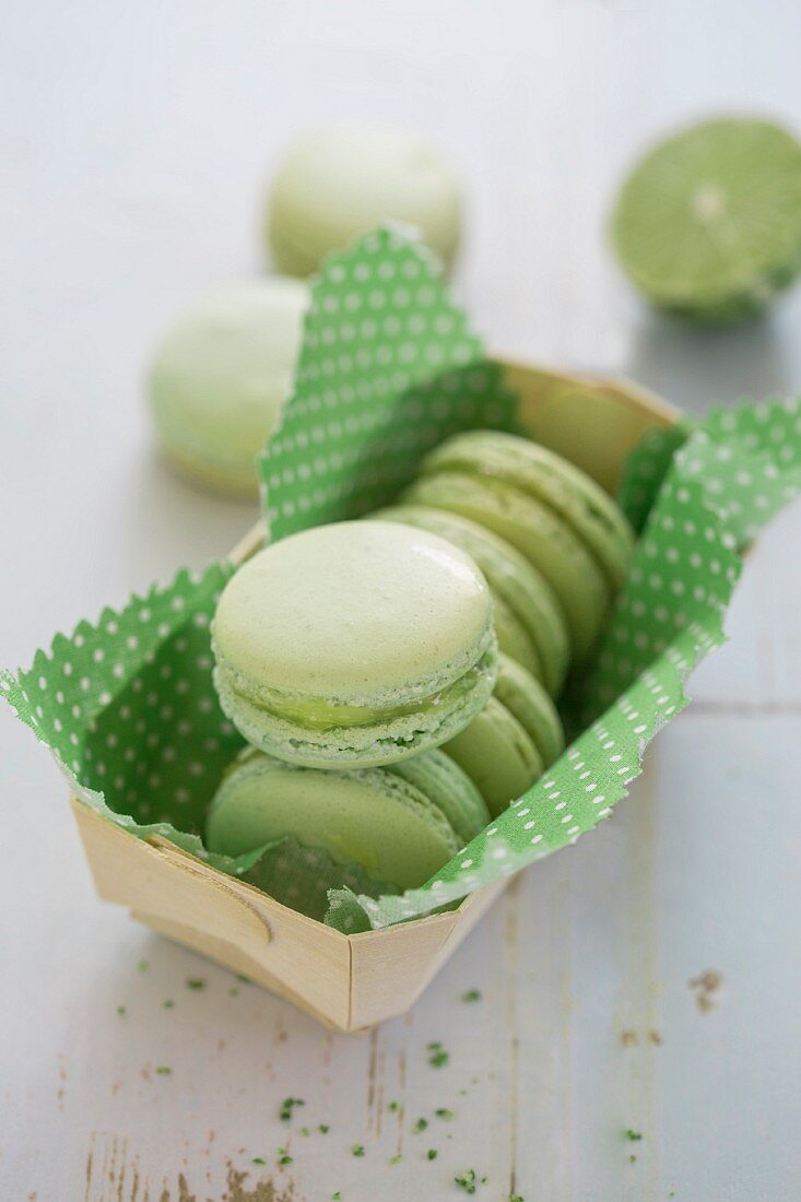 Grüne Limetten-Macarons mit Lemon Curd