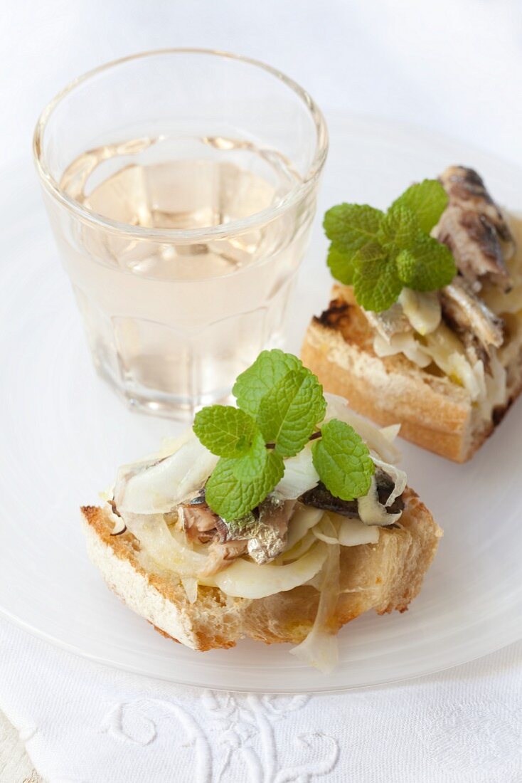 Toast topped with fennel, sardines and mint