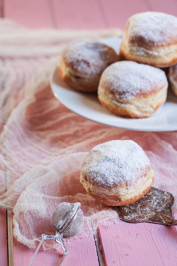 Krapfen mit Puderzucker