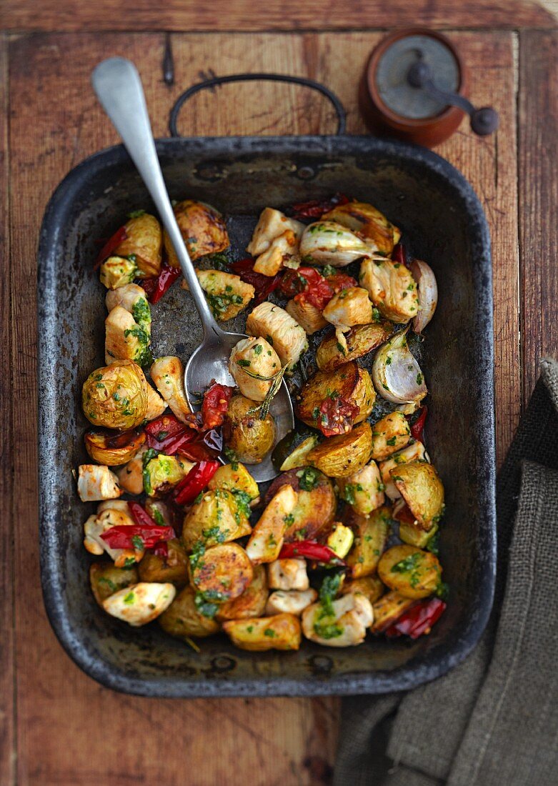 Chicken with potatoes, tomatoes, garlic and pesto