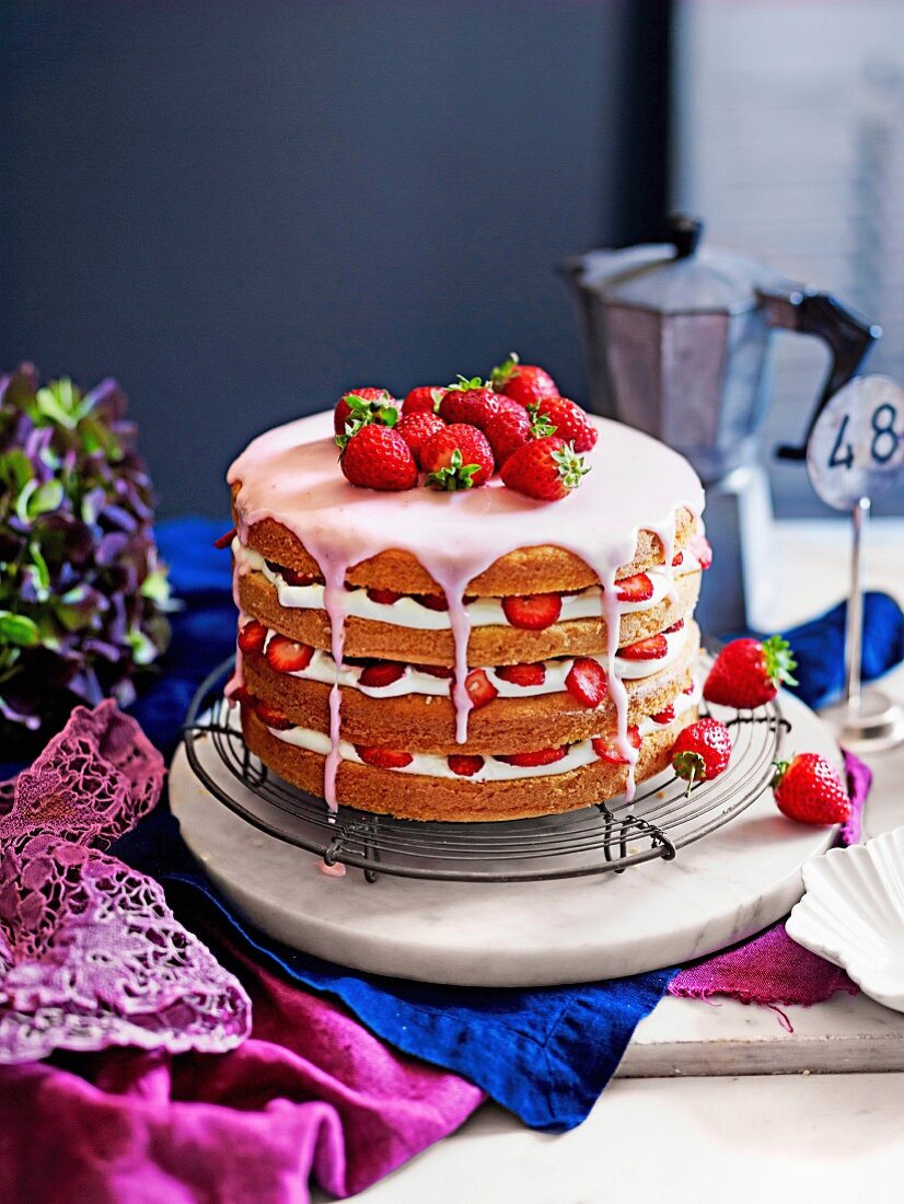 Naked Cake - Glutenfreie Erdbeeren-Sahne-Torte