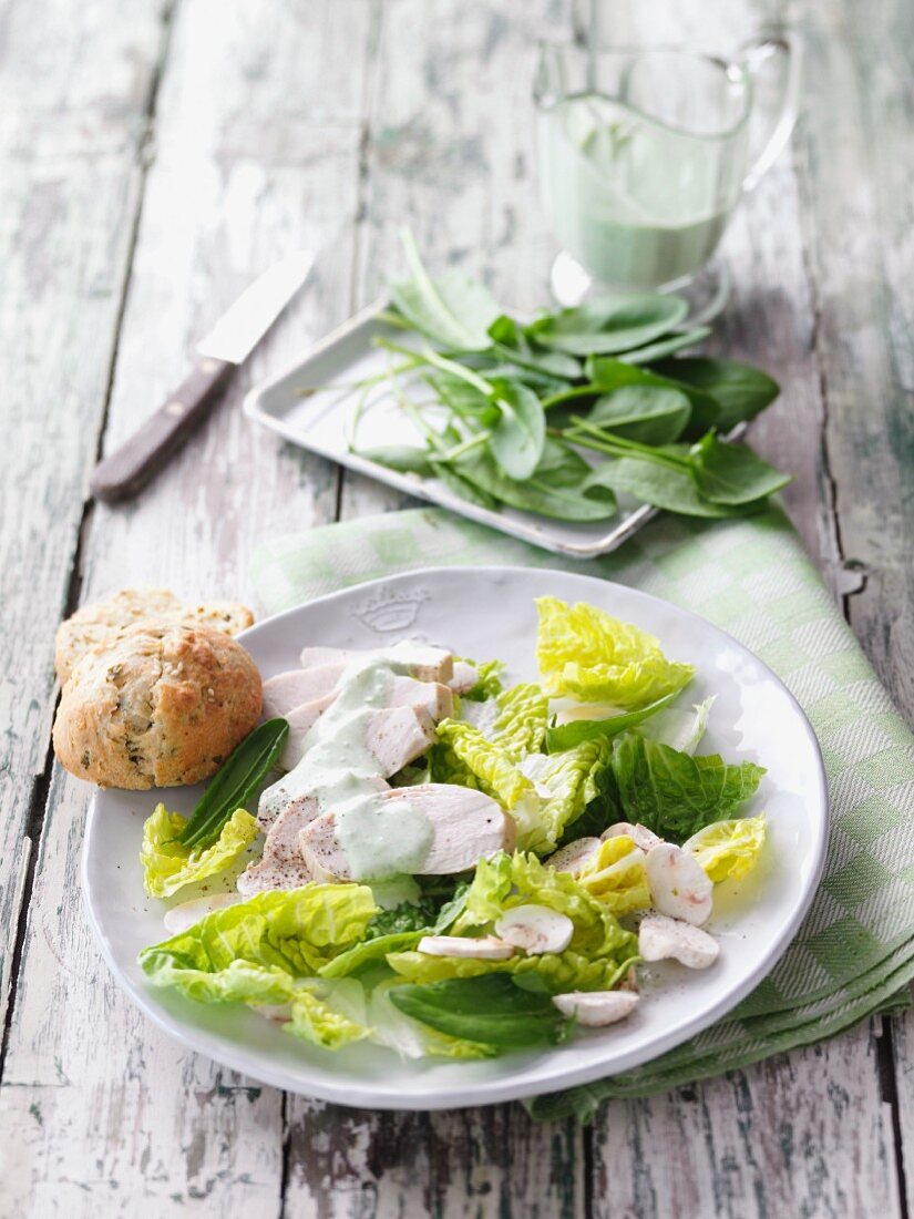 Lettuce with chicken fillets and sorrel