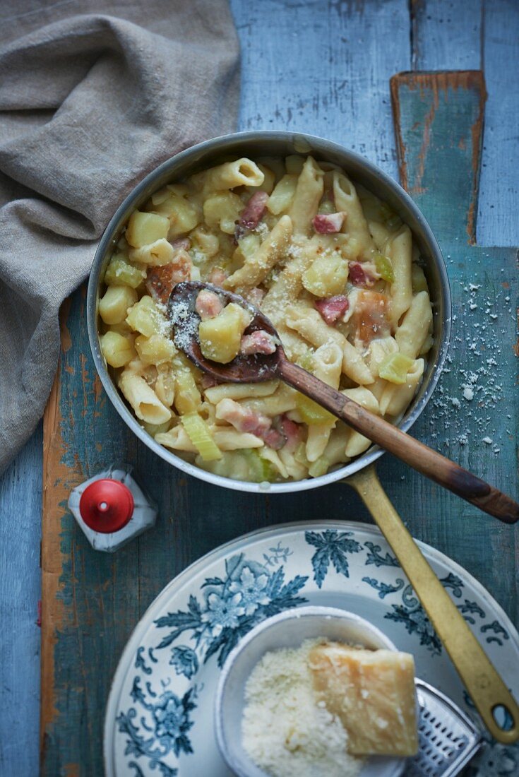 Pasta with potatoes, celery and ham