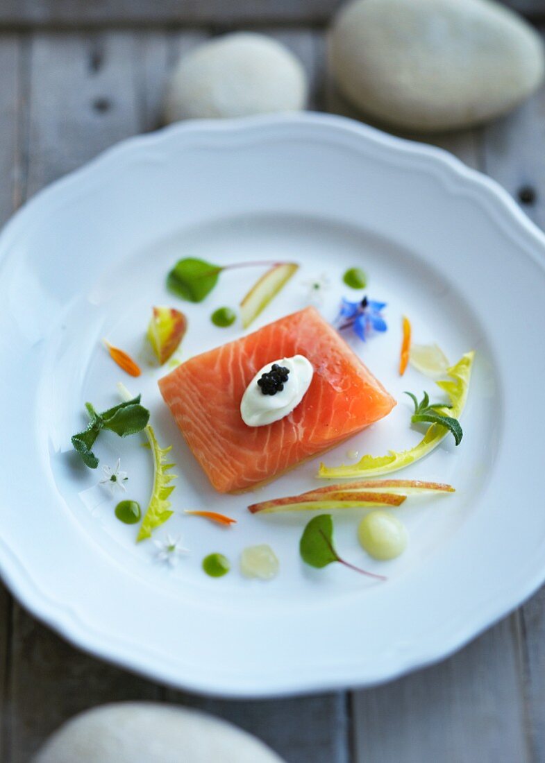 Salmon fillet with sour cream and caviar