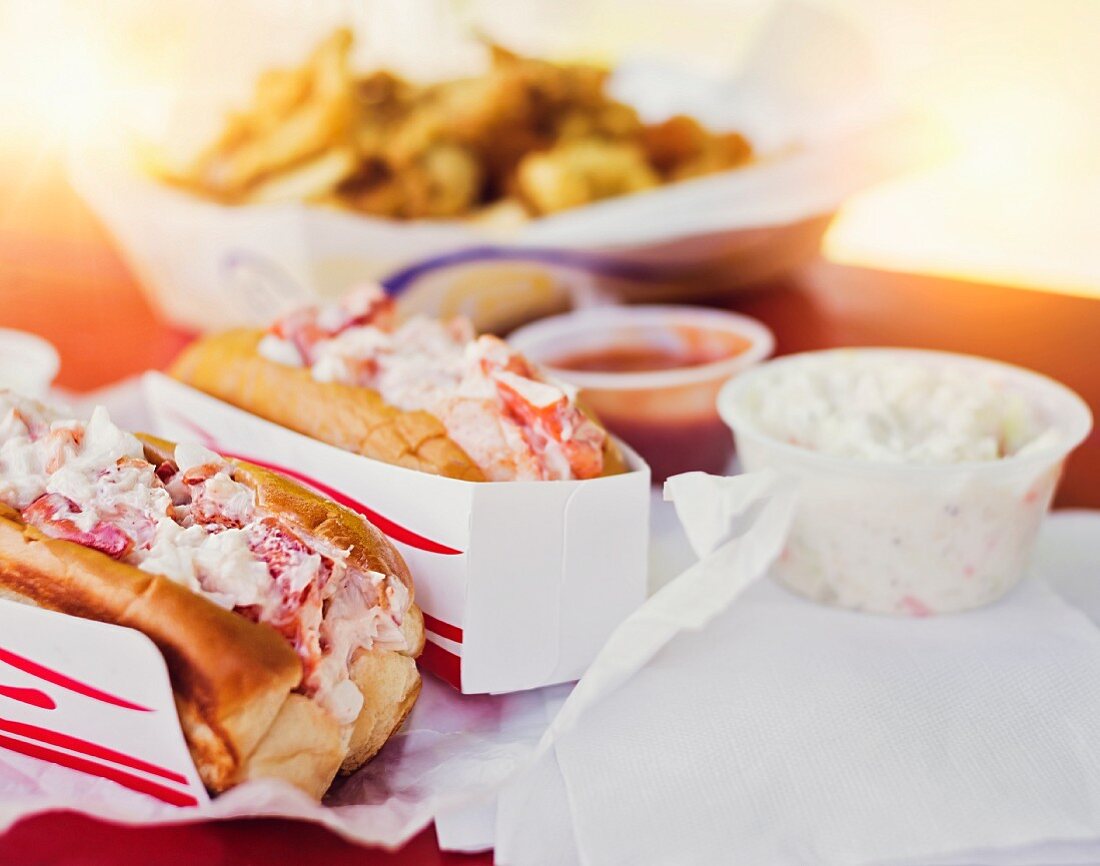 Lobster sandwiches in paper sleeves (USA)