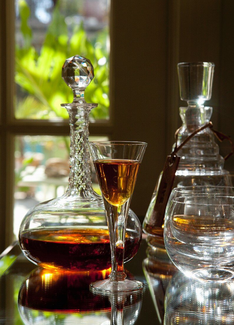 Armagnac im Glas und im Dekanter