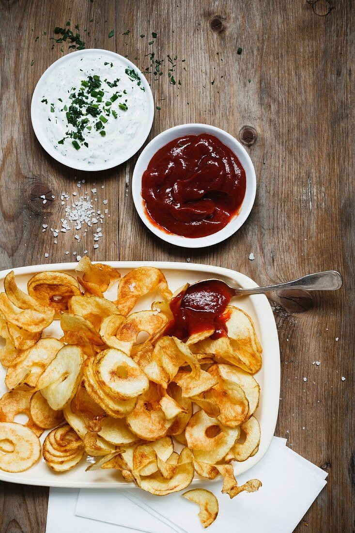 Potato spirals with two dips