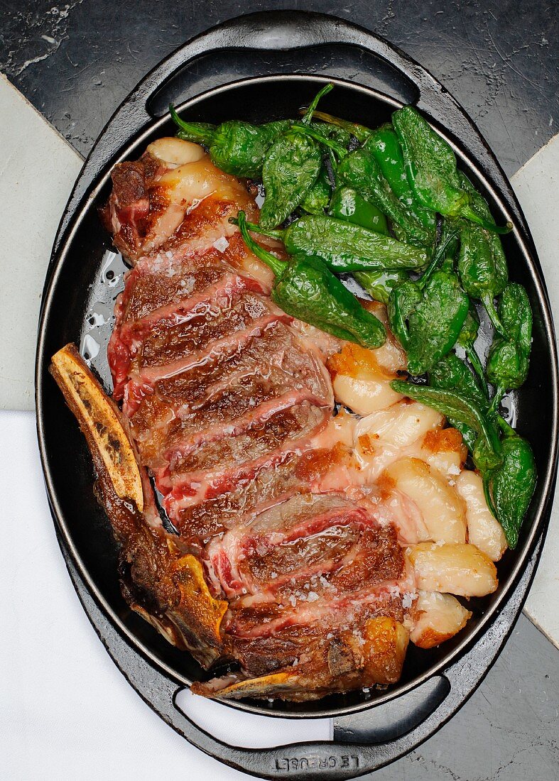 Entrecote mit Pimientos De Padron (Restaurant 7 Portes, Barcelona, Spanien)