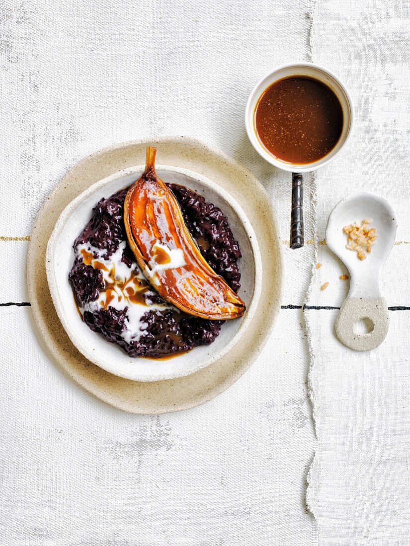Black rice and coconut pudding with caramel bananas