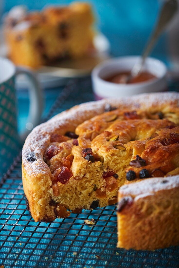 Brioche mit kandierten Früchten