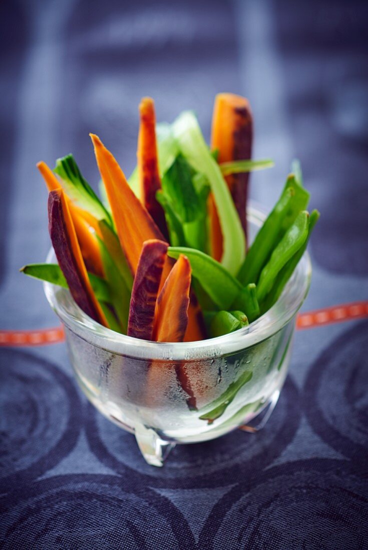 Vegetable sticks and mange tout in a glass