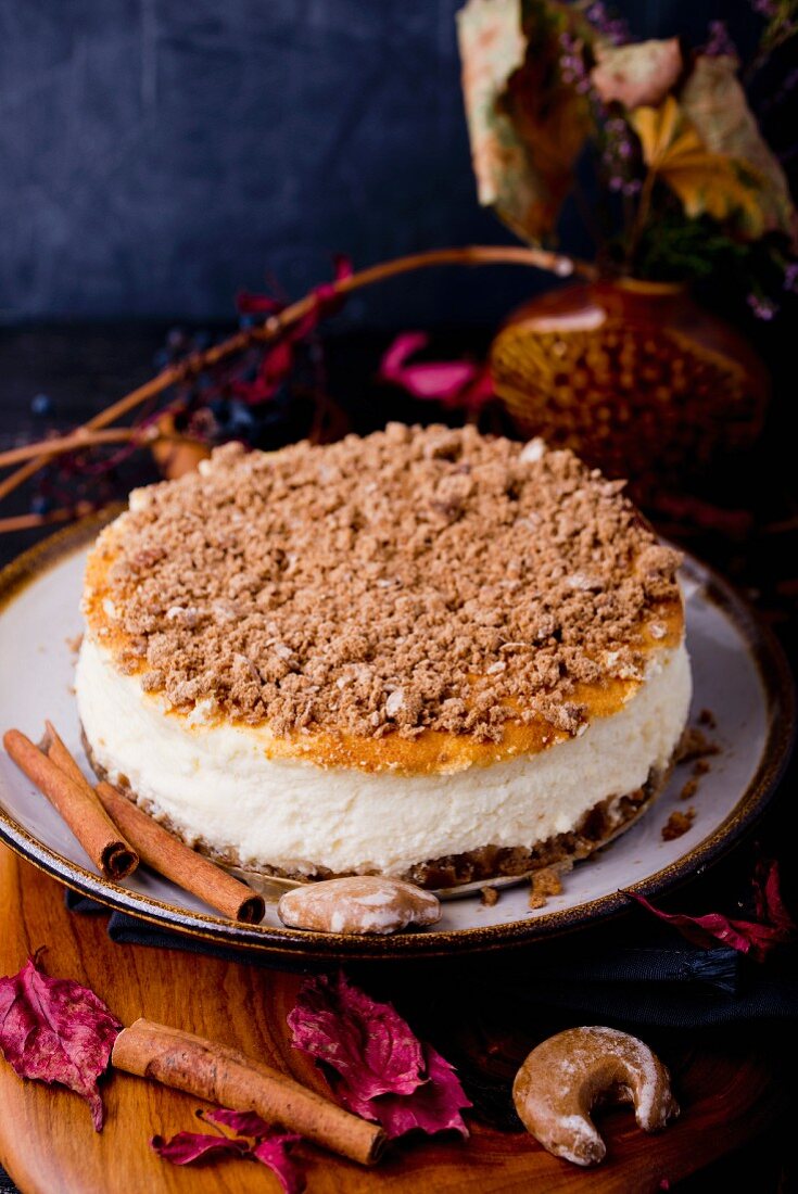 An autumnal cheesecake with gingerbread