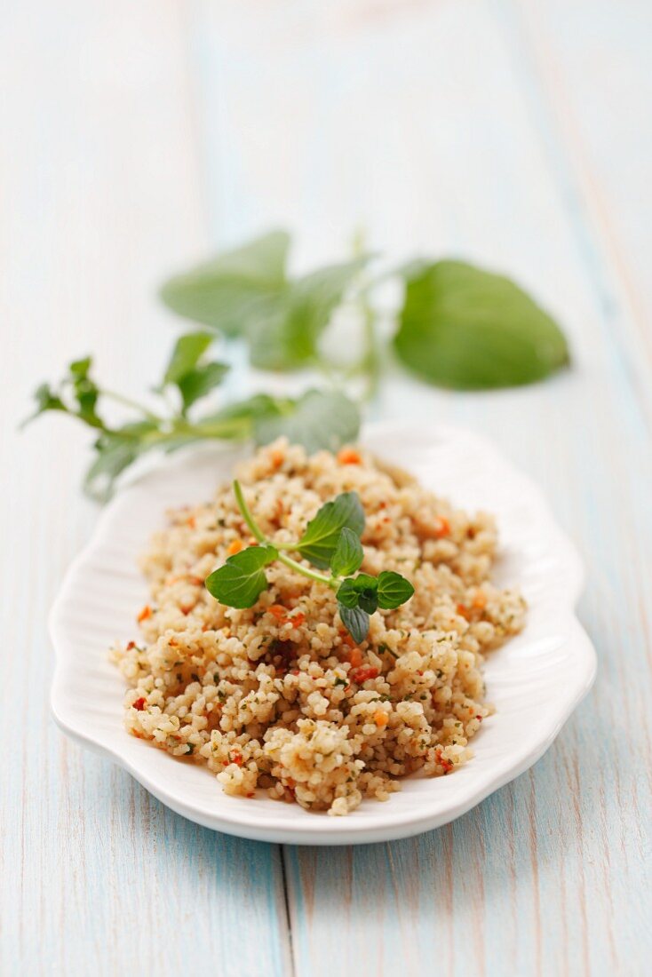 Taboule mit Möhren, Tomaten und Minze