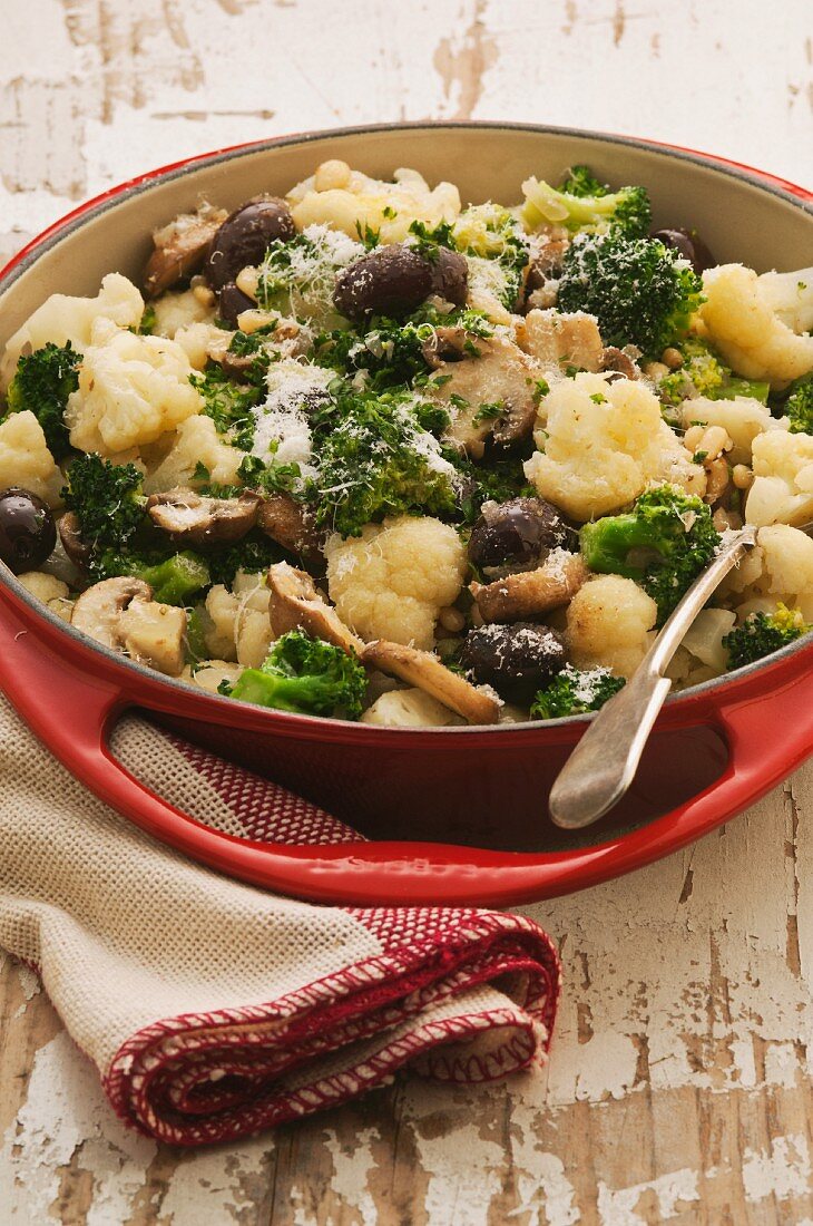 Cauliflower and broccoli with black olives and mushrooms