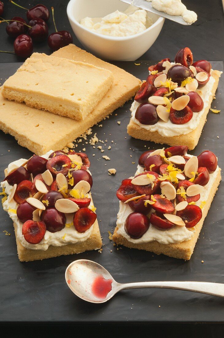Shortbread with fresh cherries and flaked almonds
