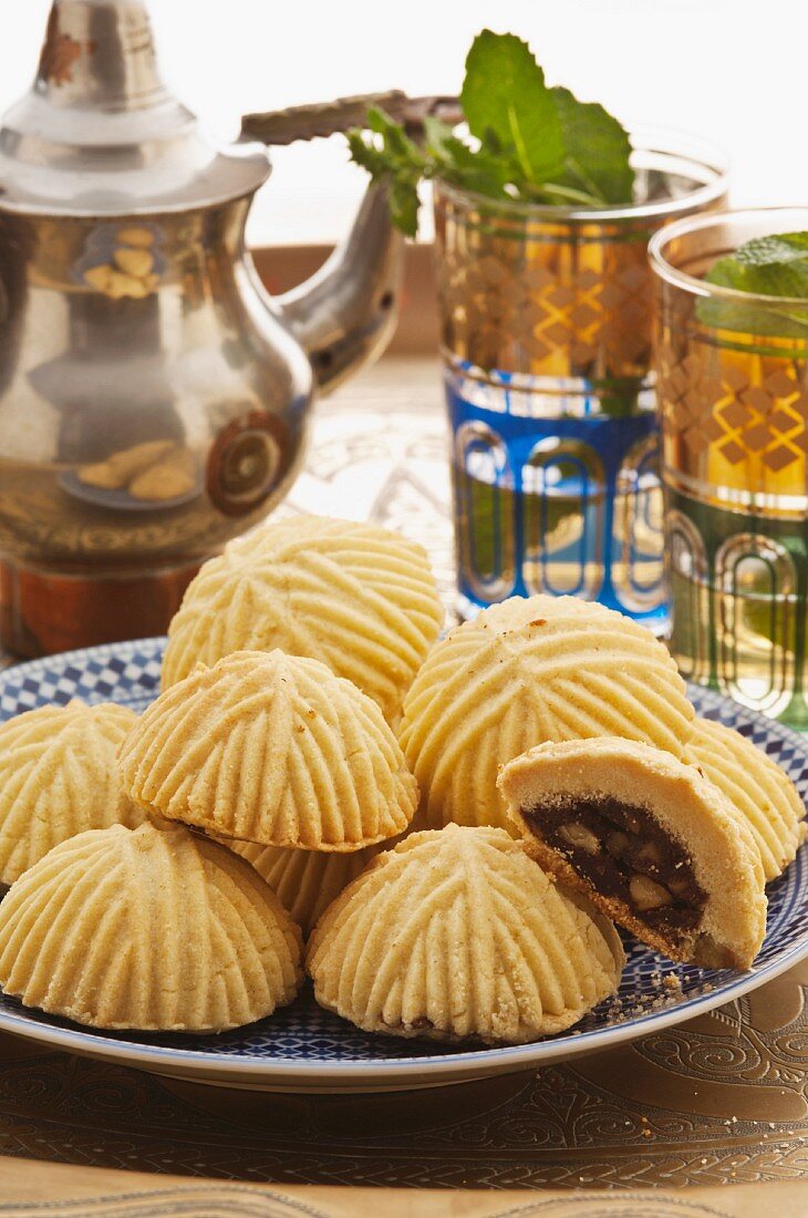 Date-filled shortbread (Lebanon)