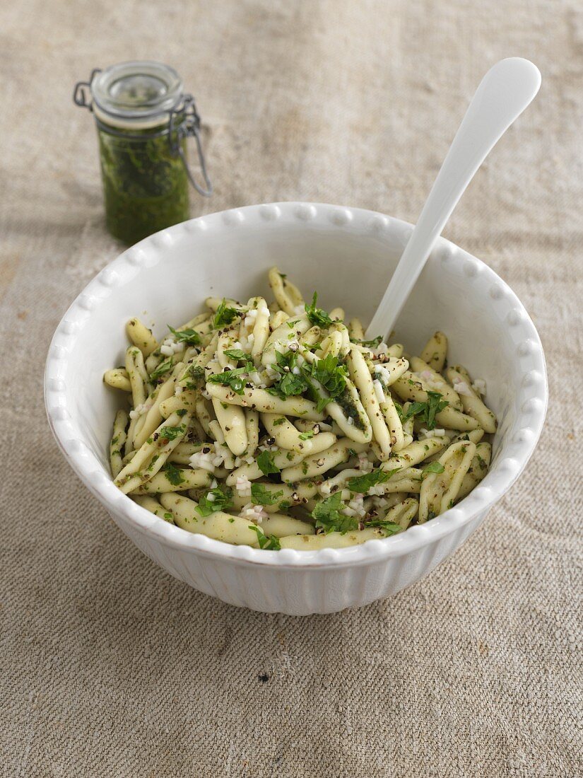 Insalata con Capunti alla cenere (Nudelsalat, Italien)