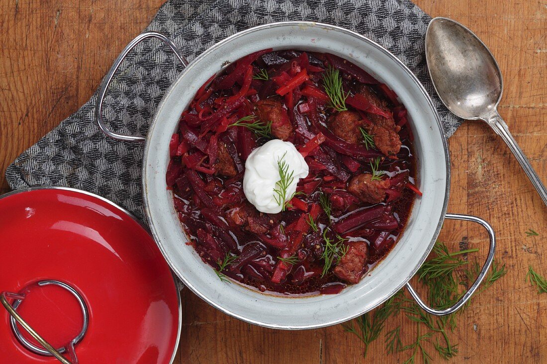 Beetroot stew with pork