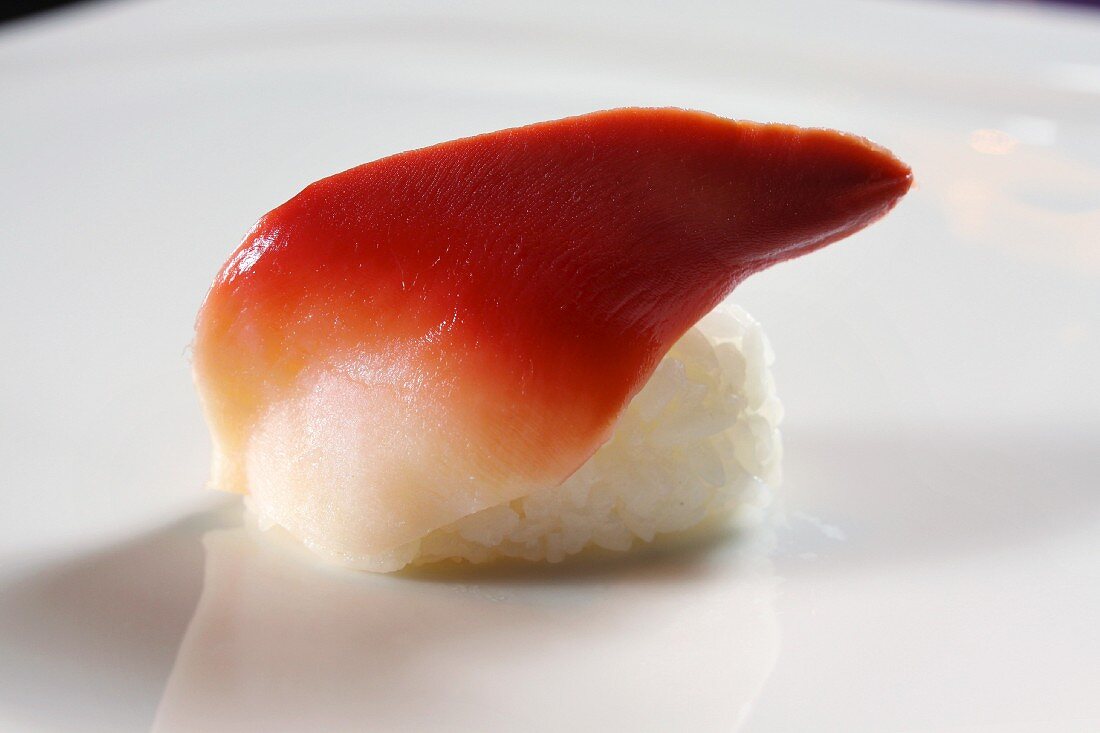 Ein Hokkigai: Nigiri-Sushi mit Trogmuschel