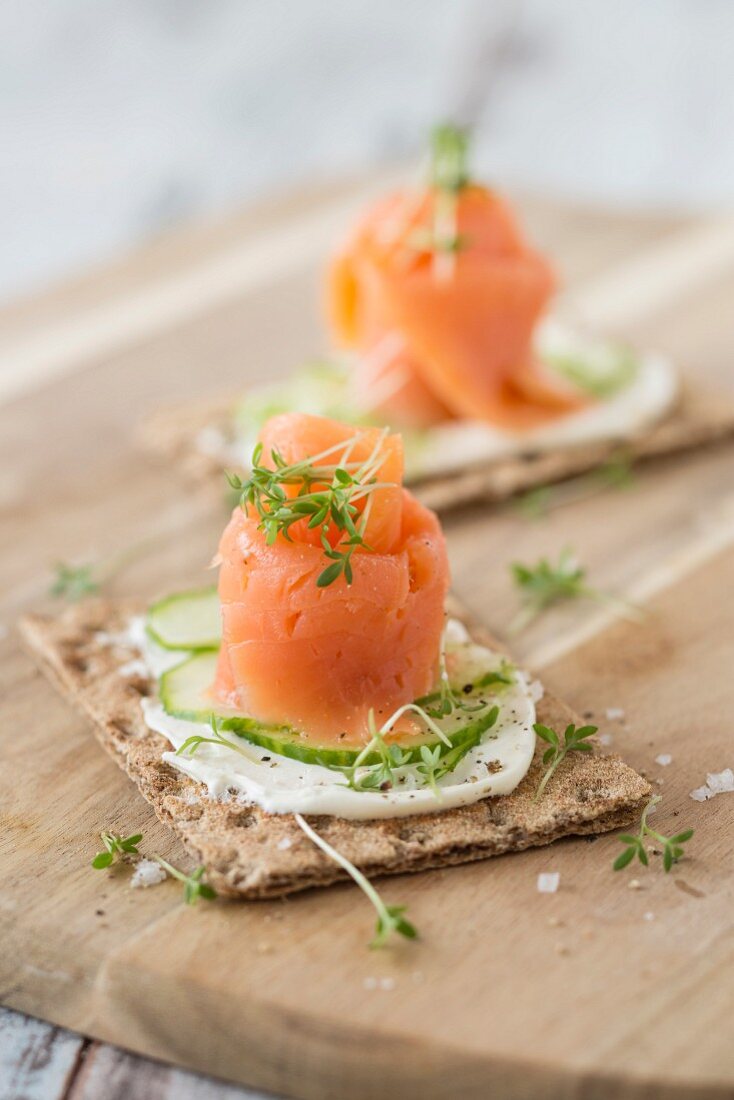 Crispbread topped with smoked salmon