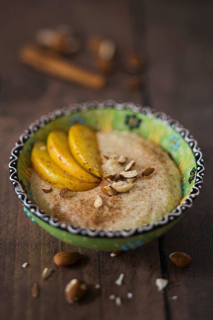 Almond porridge with apple