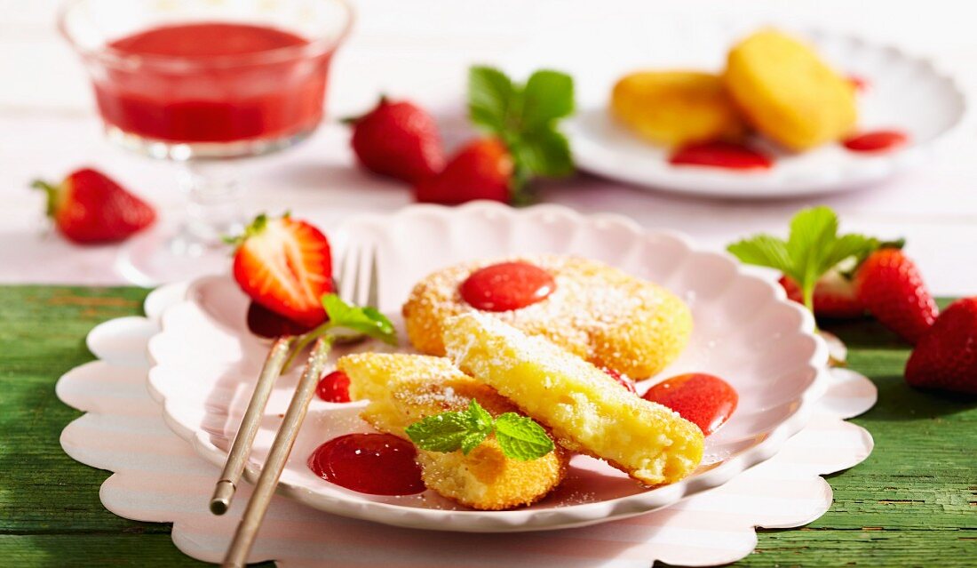 Kroketi sas Sirene (quark biscuits with strawberry sauce, Bulgaria)