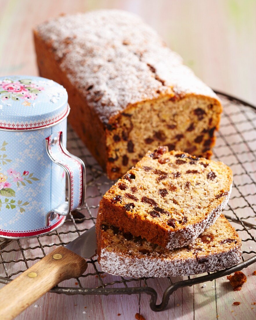 California fruit cake with raisins, walnuts and orange zest (USA)