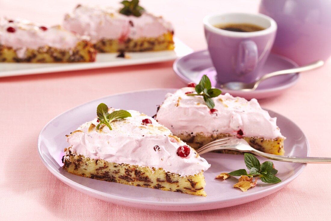 Yoghurt cake with chocolate sprinkles and a lingonberry meringue topping