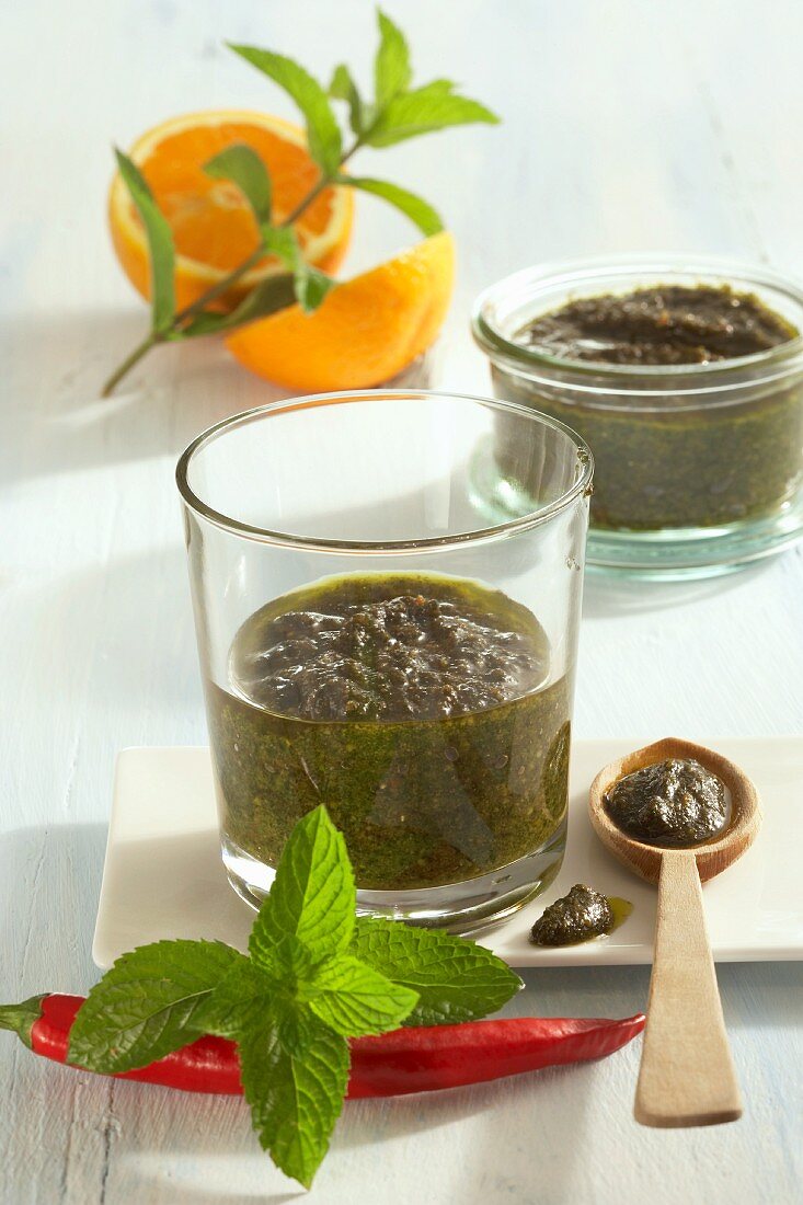 Mint pesto with chilli peppers and orange